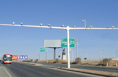 道路監(jiān)控桿1